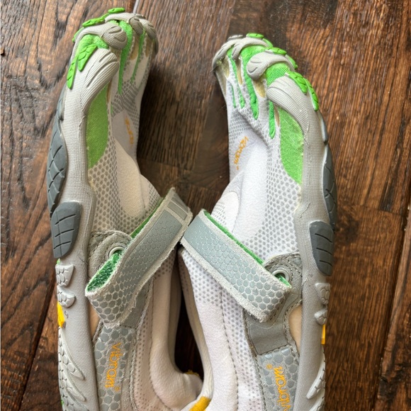 Vibram women’s FiveFinger bikila barefoot running shoes white green size 36/ 6 - Picture 9 of 10